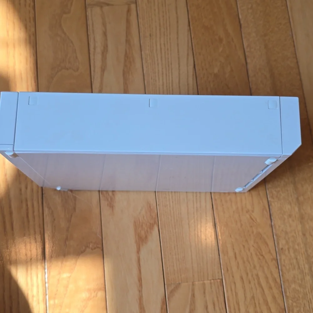 Nintendo Wii + 3 Wii Games Wii Sport Resorts, Just Dance 2014 & 2015. NO REMOTES - Picture 10 of 16